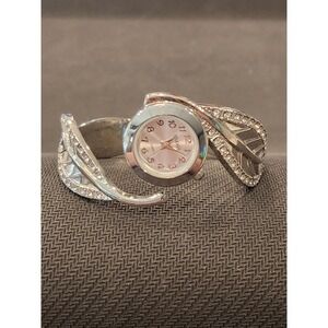 Studio Bangle Band Quartz Watch Womens Needs Battery Silver Tone 21mm